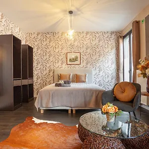 Luxury Suites Royal Apartment